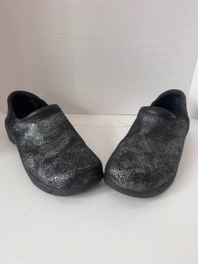 MOZO Forza Slip Resistant Work Clogs Black Metallic Crackle Women’s Size 9